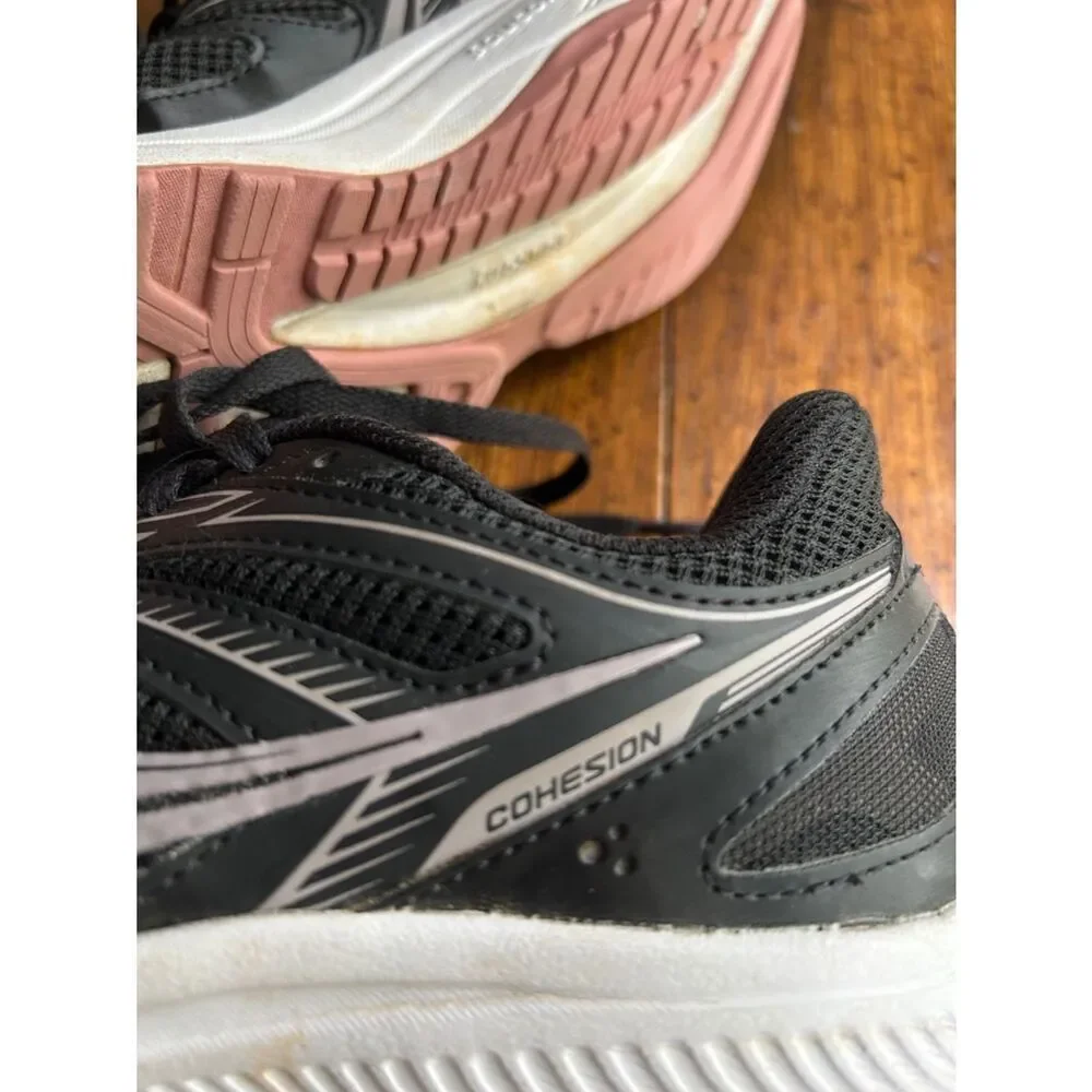 Saucony Black and White Women’s Athletic Running Shoes Sz 8 EUC S106281